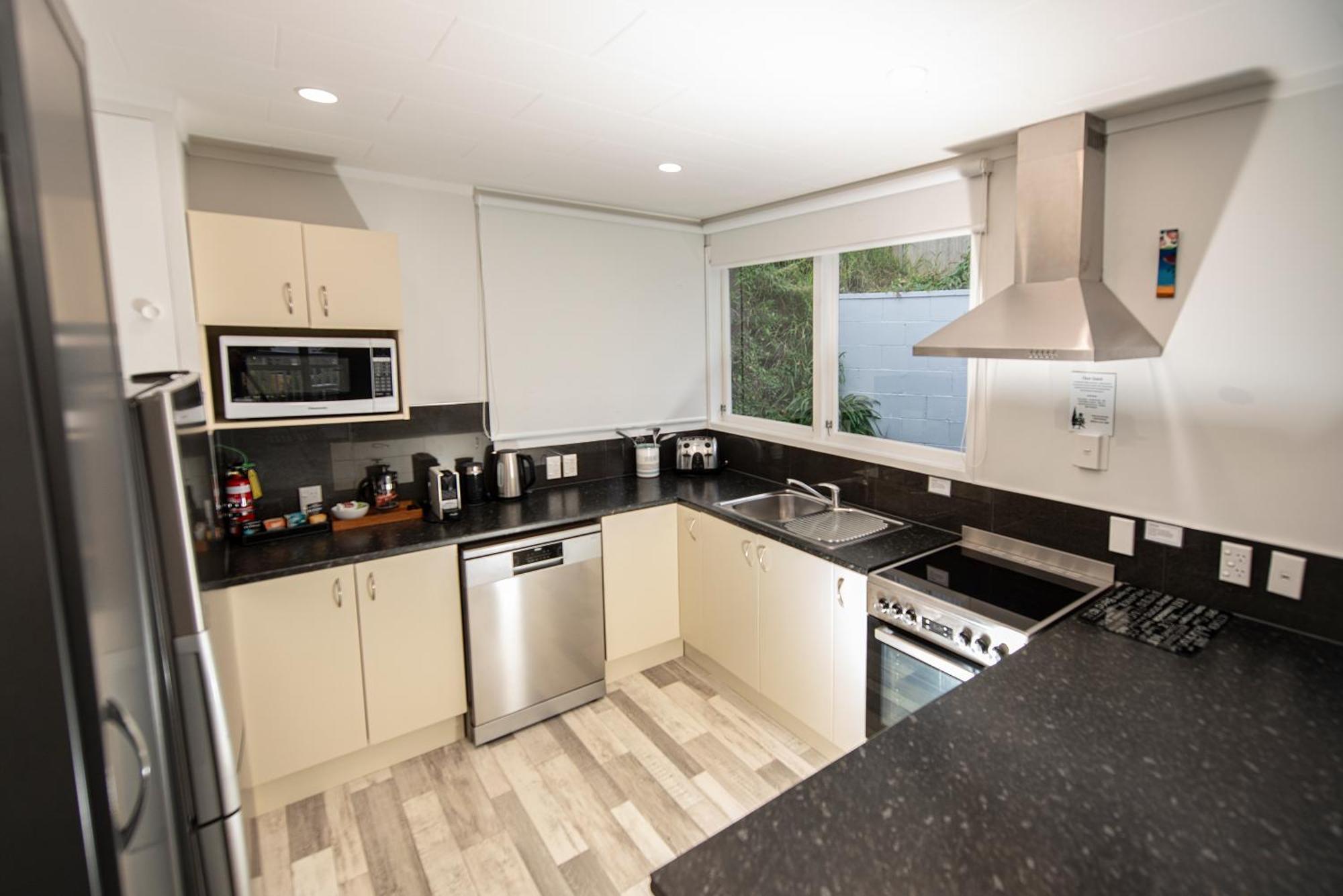 Harbour View Motel And Waterfront Apartments Tauranga Exterior photo